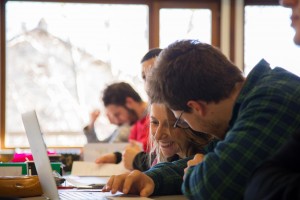 Photos d'étudiants lors d'un cours dispensé à l'école de vin de Changins