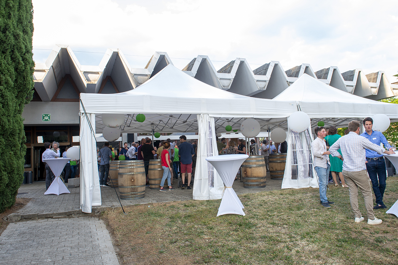 Tente de fête lors des 75 ans de l'école de viticulture et œnologie de Changins