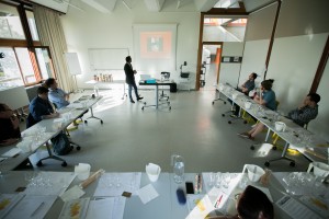 Élèves apprenant des compétences techniques en matière d’œnologie à l’école de vin de CHANGINS